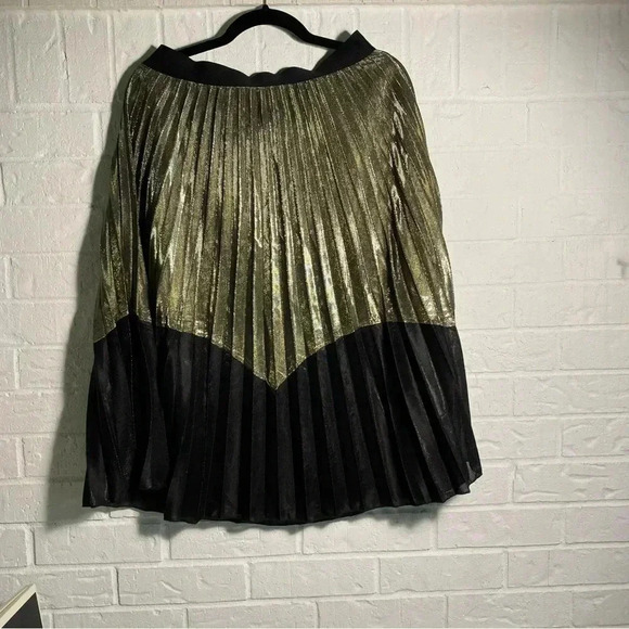 Black & Gold MIDI Skirt Pleated Size Medium Party Wedding Stretch Waist Shiny - Picture 4 of 9